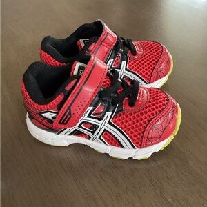 ASICS Kids sz 5 Red and Black Sneakers. New #little kids